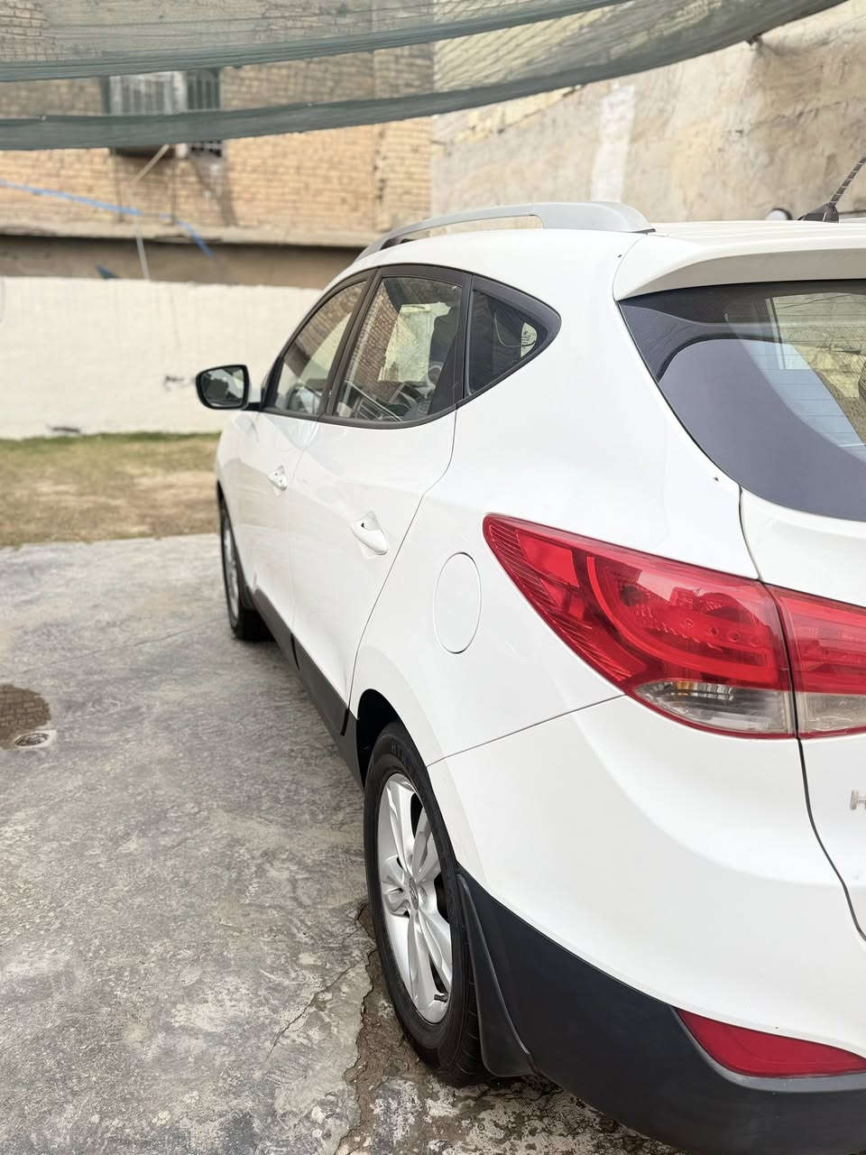 السلام عليكم توسان خليجي موديل 2014 مكفولة كفالة عامة عدة الدعامية الامامية والاصلية موجودة بيه كسر ويصلح 
السيارة جديدة بمعنى الكلمة ماشية 93 حقيقي شرط الفحص كير محرك صدر تبريد تاير باتري كلة جديد ومكفول 
السيارة رقم شمالي باسم جيراني تريد عنواني بغداد الدورة 
السونار بل منشور 
مواصفاته تحكم ستيرن كامرة شاشة وباقي الموصفات المعروفة السعر 144 
الاتصال هـ***********
