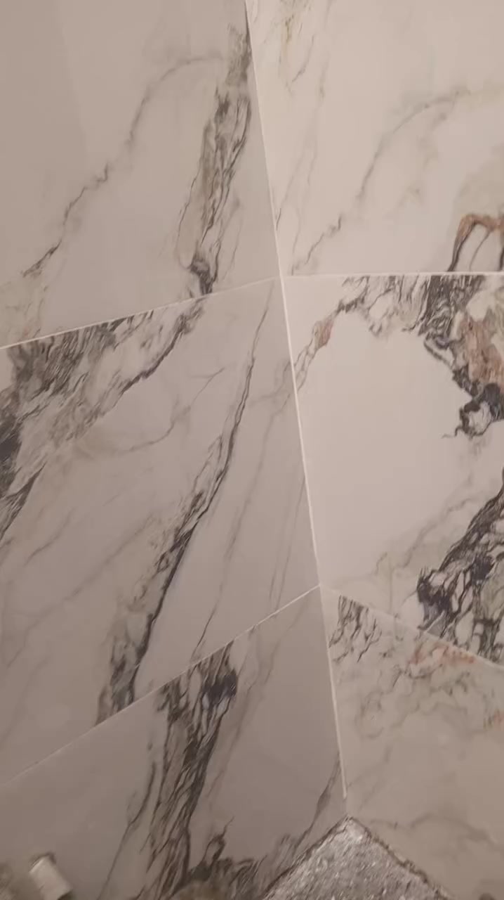 السلام عليكم خلفه سيراميك بورسلين كاشي شغل هندسي متفرغ حالياً ***********
