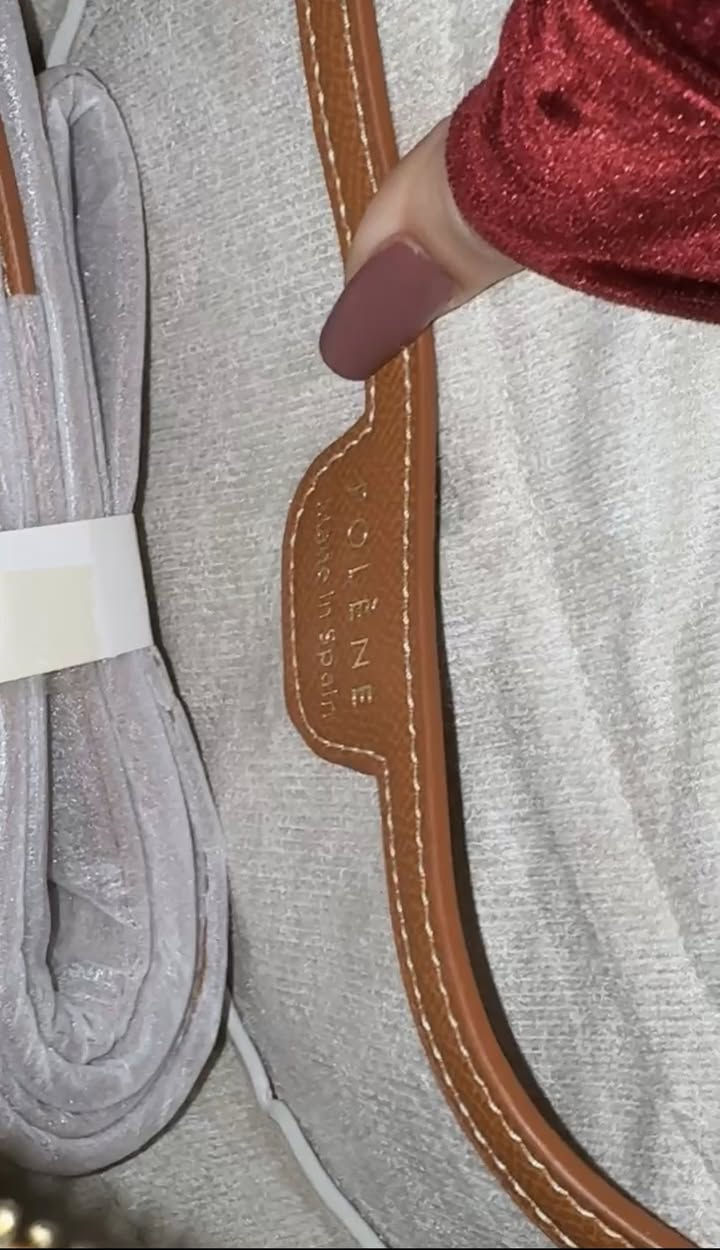 حقيبه ماركه POLENE صنع في Spain
أناستايل بولين كل يوم لمسة فخامة 🤎✨✨


**إذا كنت صاحب هذا الإعلان وتريد حذفه لأي سبب، رجاءا أرسل رسالة إلى الدعم الفني**