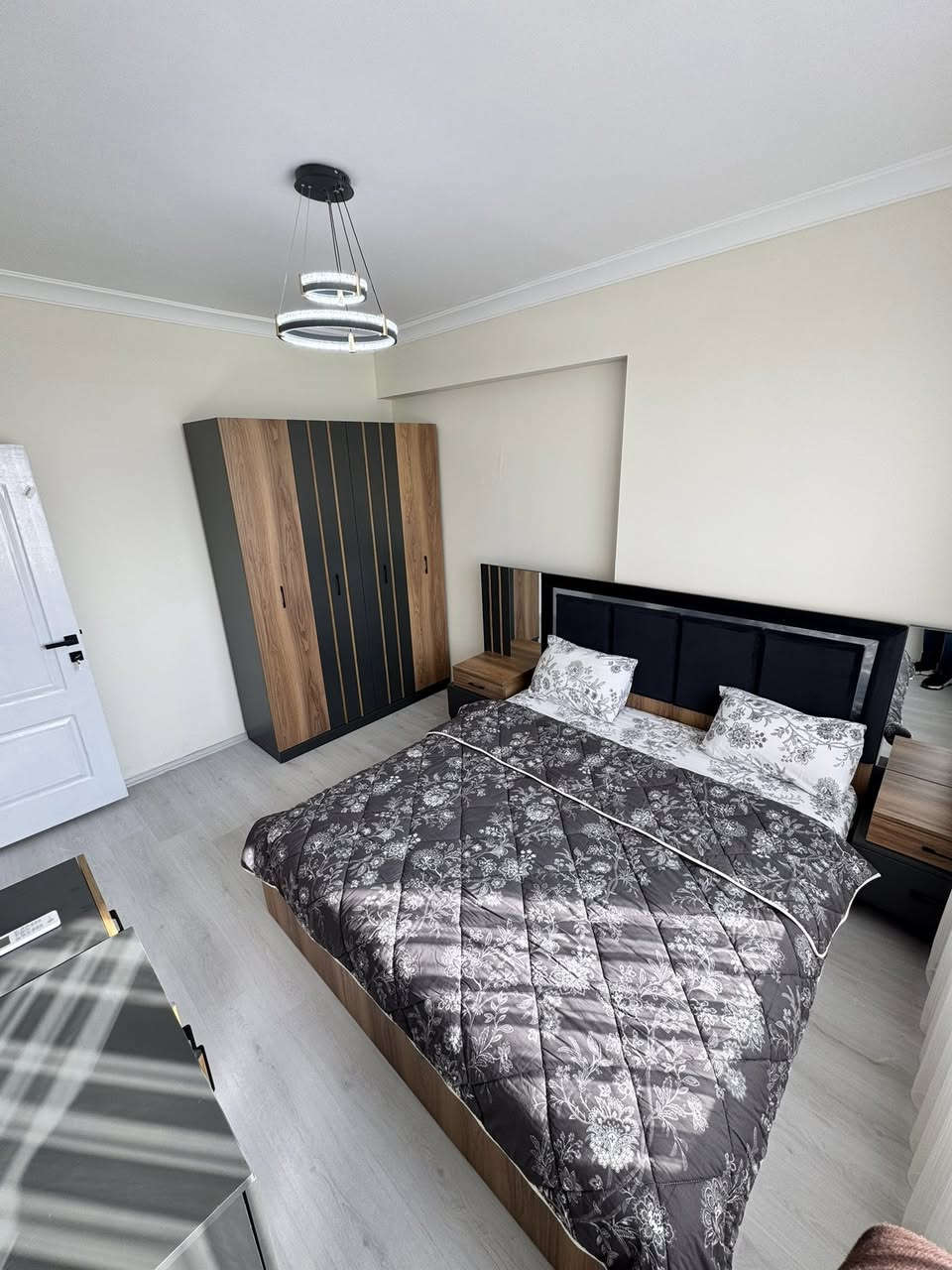 Lalav SUN TOWRS
شوقەی یەك ژوورى📍بؤ كري   راخراوو ل

پرۆژەی لالاڤ_سن تاورز

بە رووبەی 75 ✔️📍

▪️ژورى نوستن 

▪️ژوورى پيشوازى 

▪️چيشتخانه

▪️بالكؤن 

▪️ده ستشؤر 

شقة غرفة و صالة    #اليجار 🎁🎁📍في مشروع

لالاف_سن تاورز

بي مساحة 75✔️

✅ موثث 

▫️غرفة نوم

▫️استقبال

▫️مطبخ

▫️بالكون

▫️حمام

➖🔹➖🔹➖🔹

بۆ پەیوەندی | للتصال📲

📞***********
