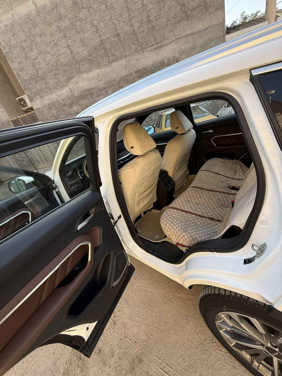 هافال ٢٠١٩فول مواصفات
السياره ماشيه ١٠٠ الف مكفوله كفاله عامه  
سعرها ١٢٥ للتواصل ***********
