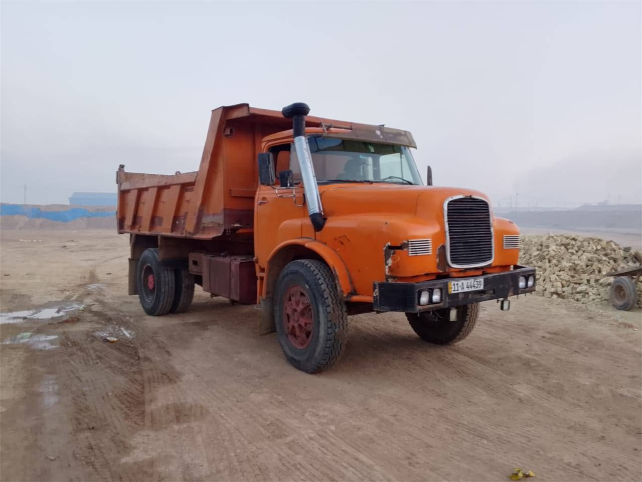 سلام عليكم
مان 82 رقم جديد نكليزي محرك بخار بدون صرف 
كير اكسن مكفول شاصي 
تخم تاير جدد
الاستفسار ***********
