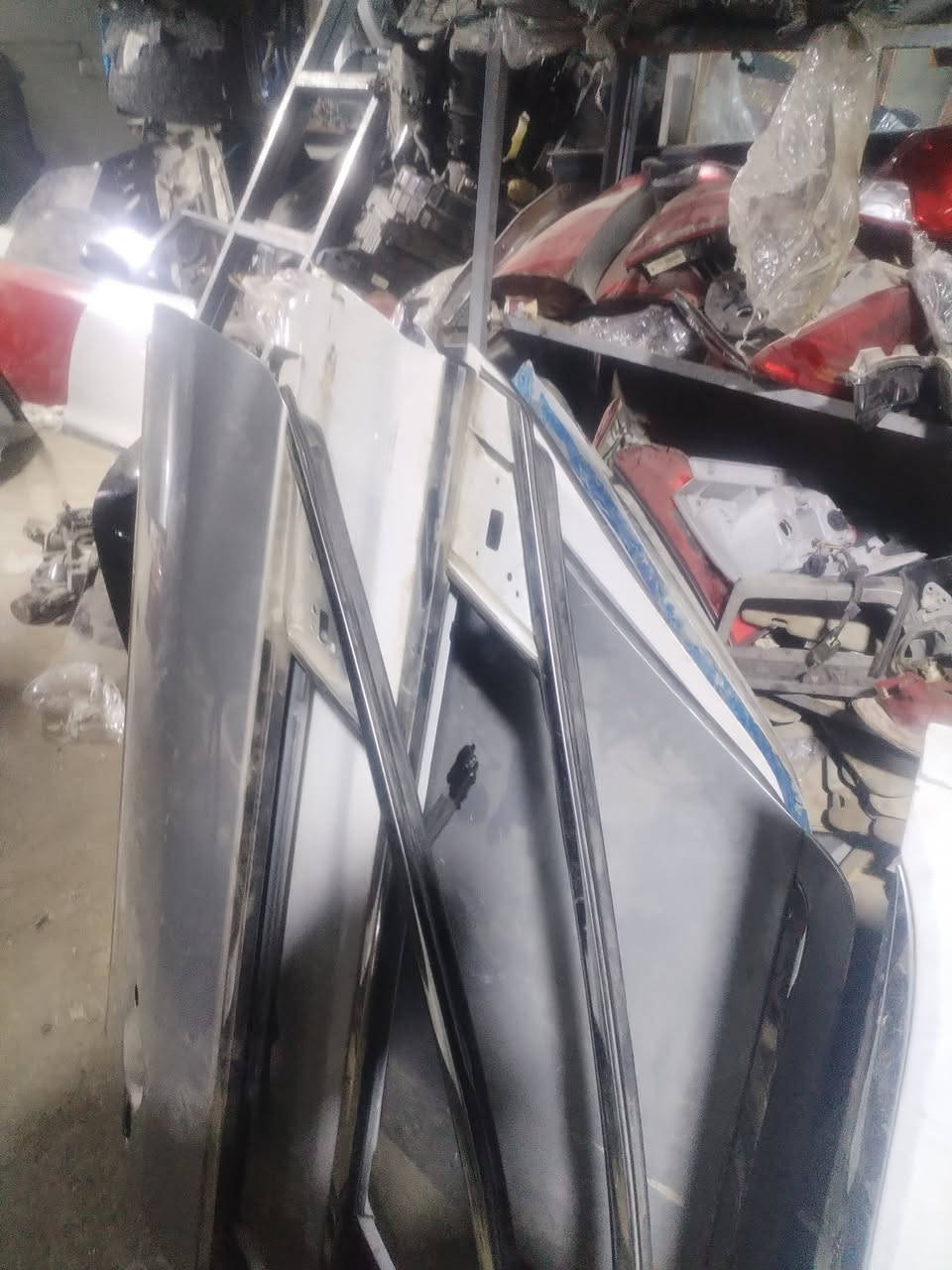 ابواب كادنزه للبيع
لون سلفرر
لون ابيض
متوفر ***********
***********
 موقع غزاليه شارع ١٥ الهياكل وره دائرت المجاري بل
