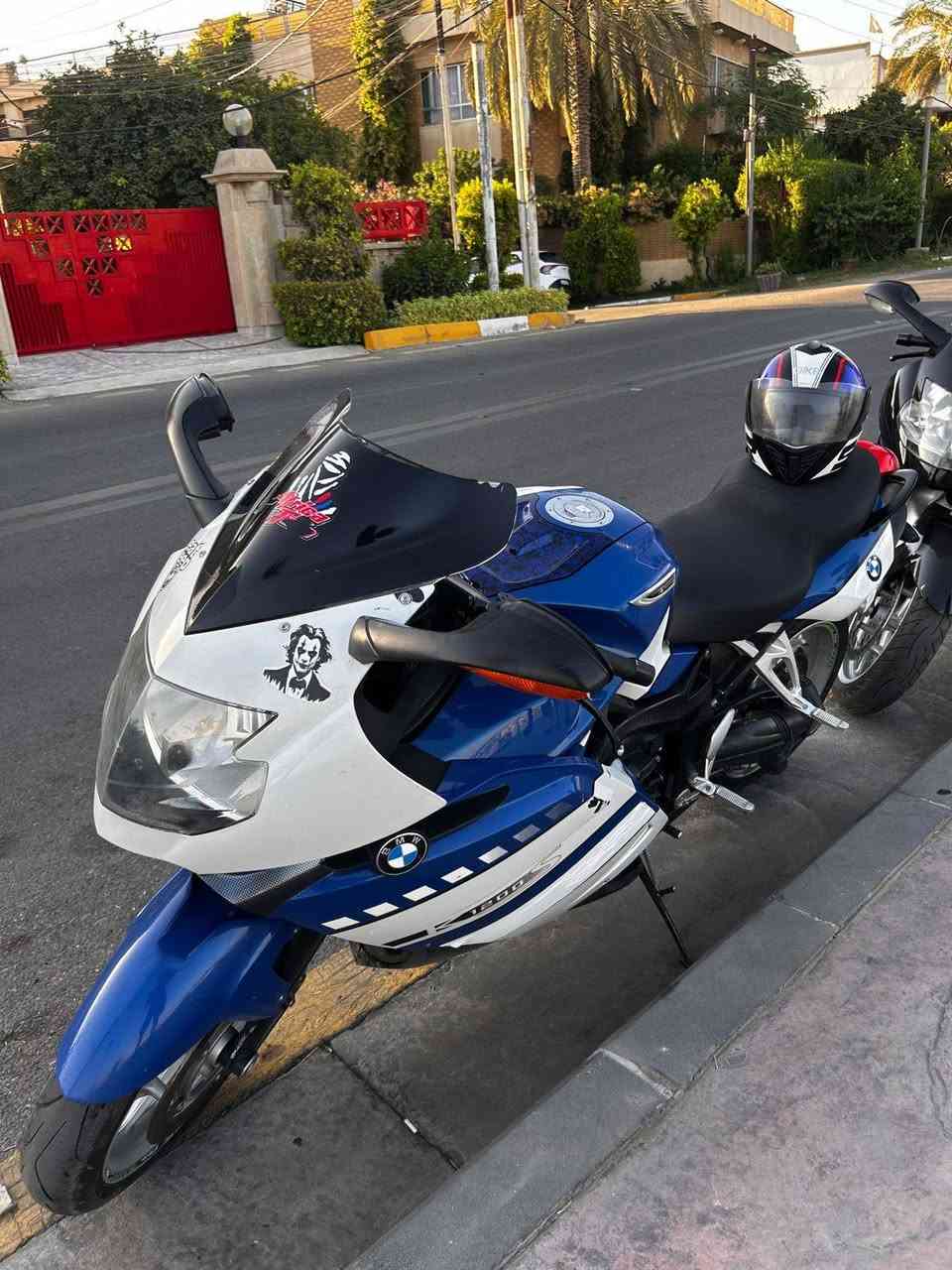 سلام عليكم بطح BMW_k1200s
موديل2006 الدراجه خير من الله مكينه و كير 
الدراجه طياره و ترايك وين تريد و كلشي شغال بيهة 
مكان الدراجه الكاضميه 
الرقم ***********
