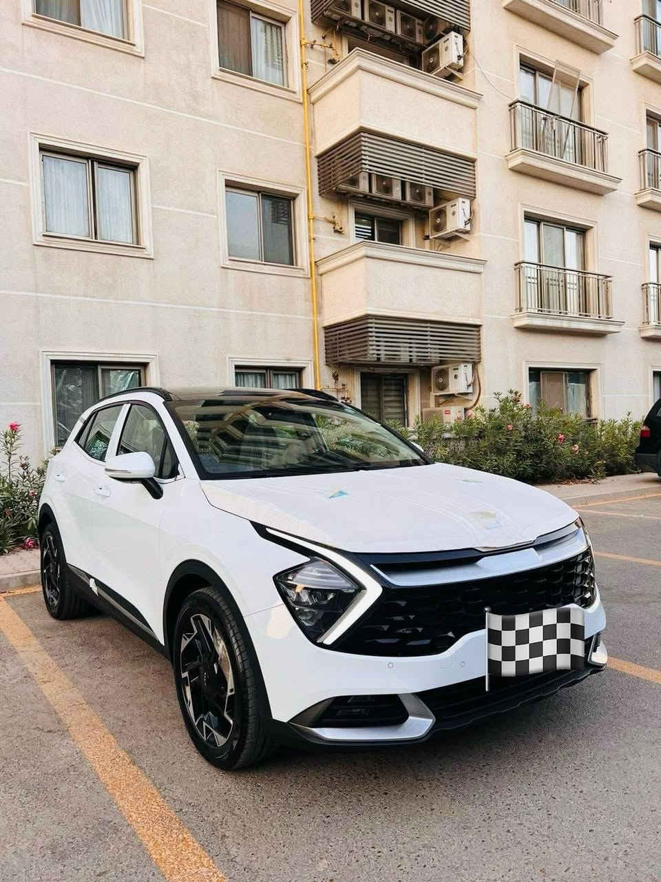 السلام عليكم كيا اسبورتج موديل 2024 فول موصفات ماشيه 11 الف ضمان شركة نم رقم اربيل السعر 235 مكان السياره بغداد الصرافيه للاتصال ***********
