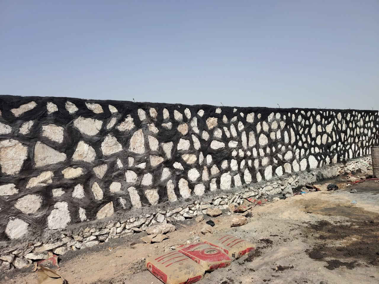 السلام عليكم جزء من عملي
نعمل كافة انوع الحجر 

  اسيجه /بتلو بيت /بيت /تطبيك سواقي /تطبيك كرجات 

الاتصال ***********
او اتصال واتساب
