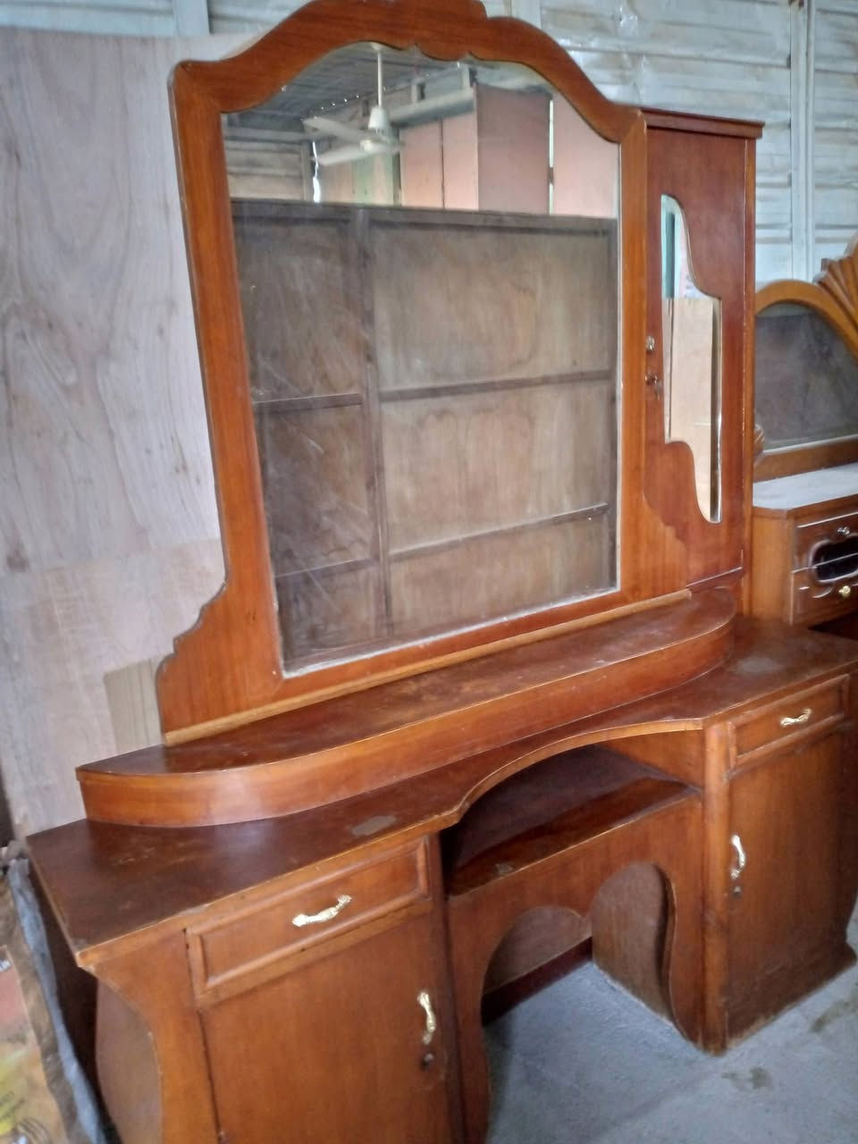 غراض مناسبه للبيع اتصال او واتساب***********
