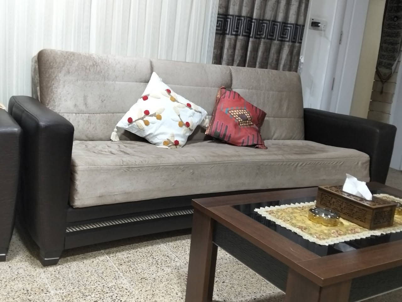تخم ماركه استقبال مع ميز وسطي سعر700الف ومعامله
ميز تيفي زجاج سعر100الف


**إذا كنت صاحب هذا الإعلان وتريد حذفه لأي سبب، رجاءا أرسل رسالة إلى الدعم الفني**
