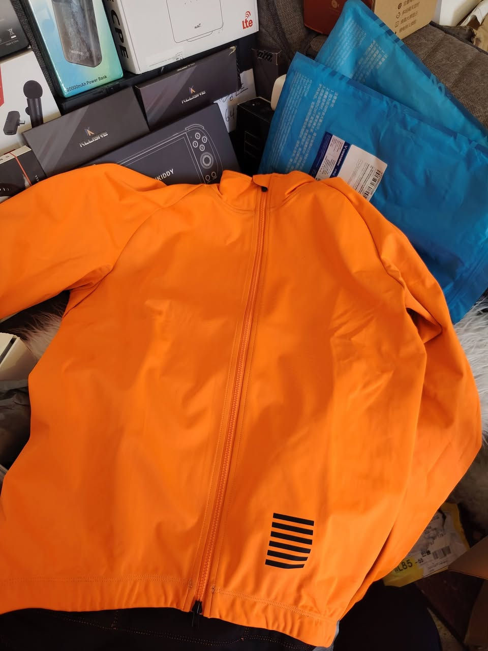 سلام عليكم هاي   مال بايسكلات دراجين شركه راقيه ضد الماء. يتوفر قطعتين من هاذ  بدله دراجات كلش جميله لون برتقالي ولون    جوزي مائل للاسود. قطعتين  فقط متوفره روعه شركه راقيه


**إذا كنت صاحب هذا الإعلان وتريد حذفه لأي سبب، رجاءا أرسل رسالة إلى الدعم الفني**