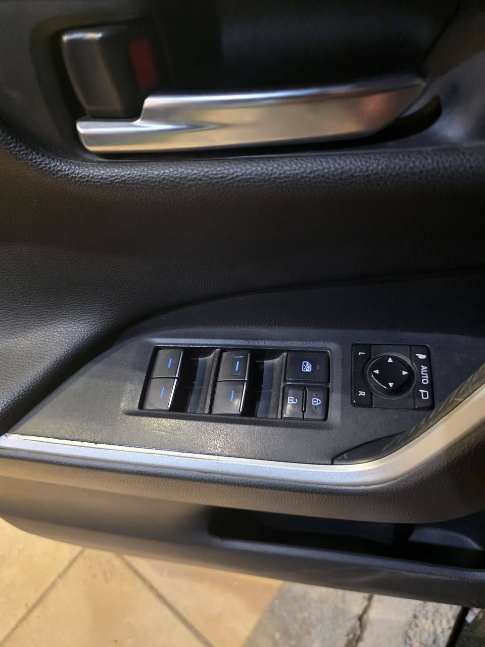 راف فور  22 موديل بلكن كهرباء بانزين حي الجهاد الأطباء السعر ٢١٥٠٠ دولار *********** بجم كبس حادث جانبي باب عكس السايق صبغ. يريد فحص السونار
