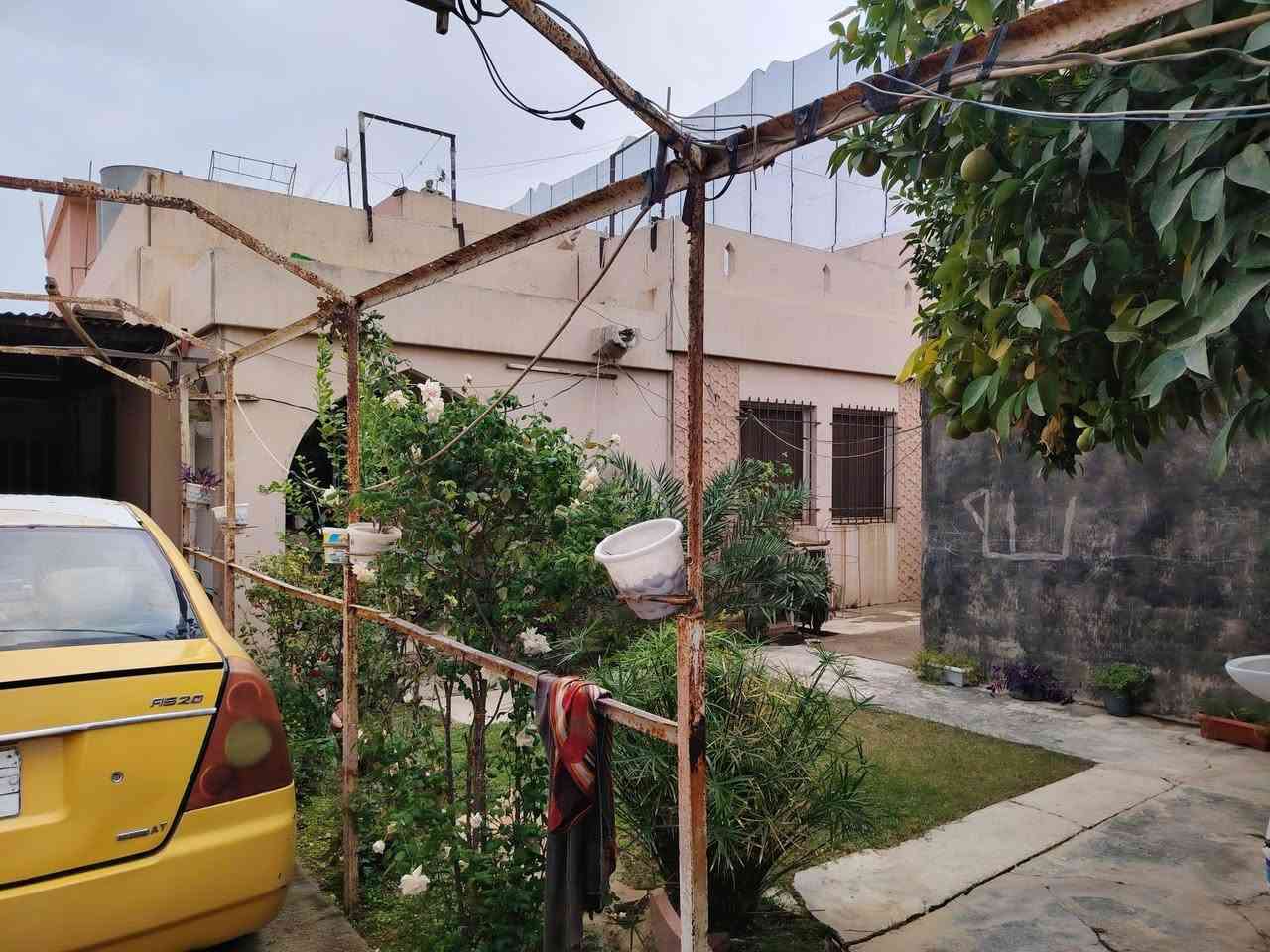 بيت للبيع 300 متر تجاريي دوميز
سايدين دوميز مقابل النداء قرب الكيات
للاستفسار الاتصال على الرقم ***********
