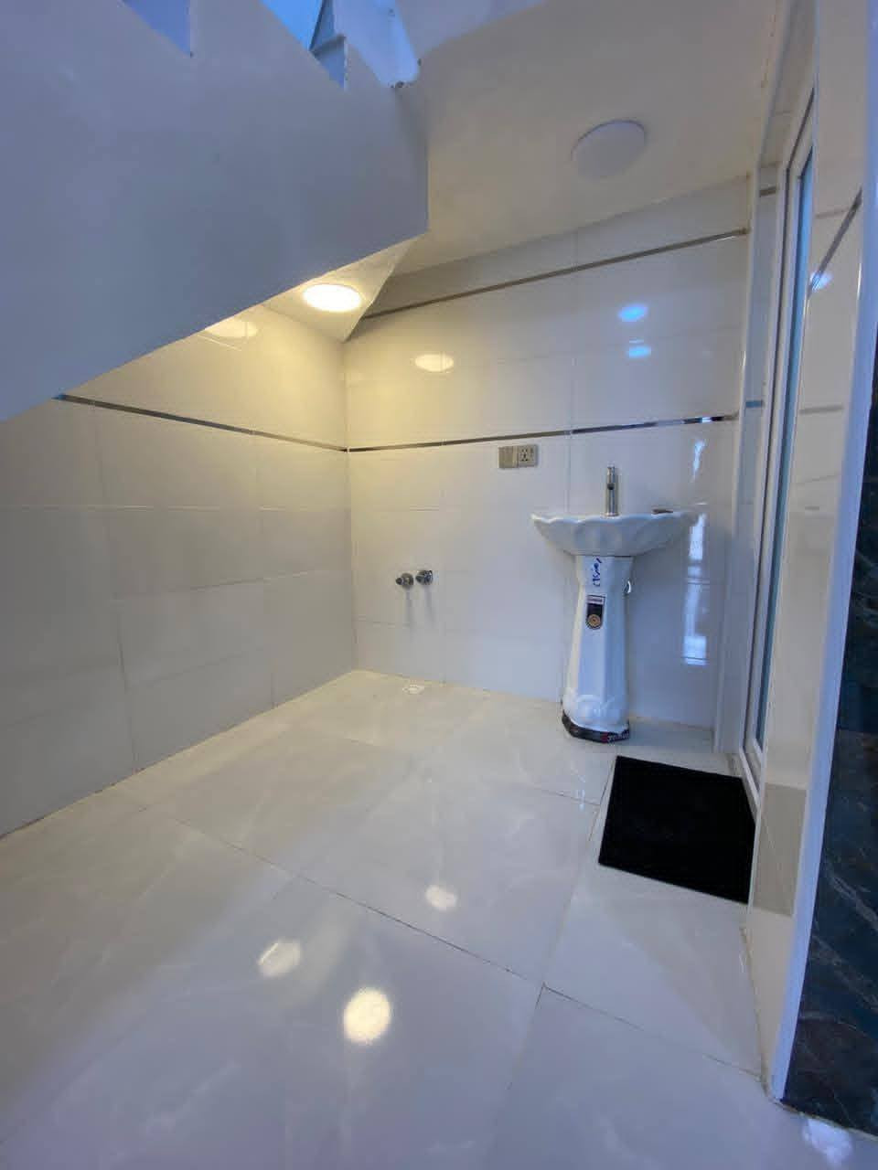 دار للبيع بمساحه 100م طابو زراعي بناء طابوك سقف صب نضام تركي بناء جناي جناي عل شرط بلنجف مقابل ملحق قريه الغدير سعر 45مع مجال للاستفسار واتساب ***********
