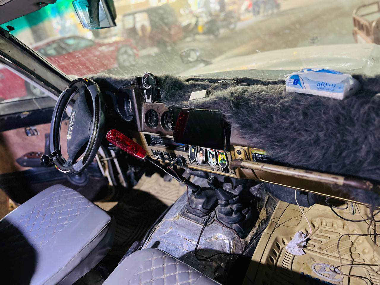 سلام عليك لاندكروز مديل 1984السياره اتبخر ومشروع وطني تحويل ثاني يوم

*********** البصرة, العراق
