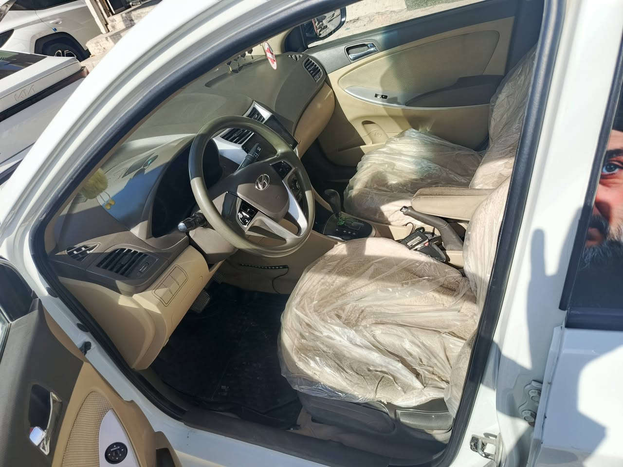 السلام عليكم اكسنت موديل 2015خليجي 1600 فول حداديه 70٪بس تبريد بي مشكله يحول ويفصل 96 رايدها ***********
والسونر موجود بيها قطعه وحده
