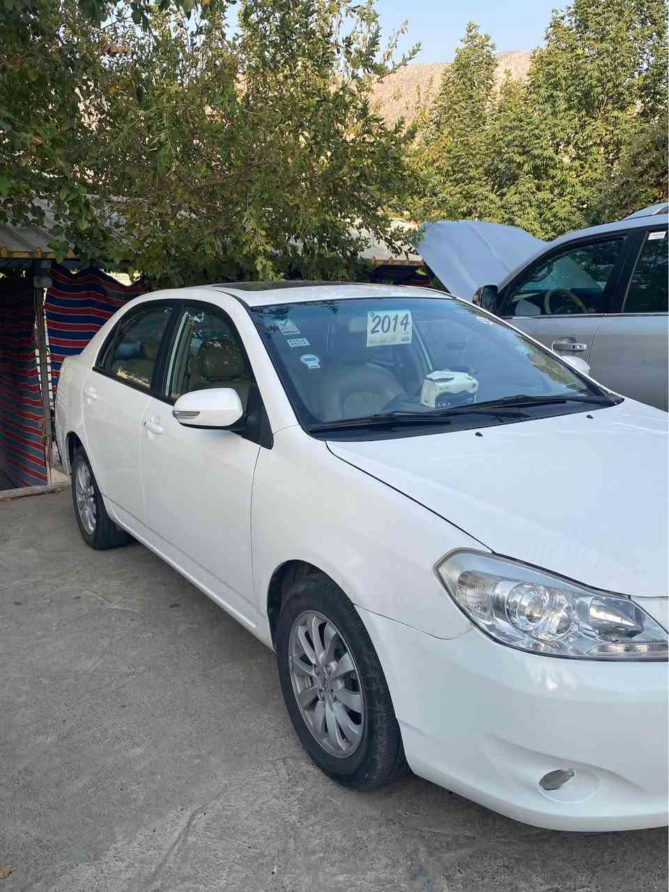 سيارة BYD مكينة 1600 بلادي كير بلادي اوتوماتيك
موديل 2014 
ماشية 155233
المواصفات فتحة + بصمة +بصمات ابواب+جنطه
اشاير بلمري + لايت ابيض نهار بليل
حادثهه بنيد 
السيارة تبريد خير من الله 
راديتر جديد دهن جديد 
صدر امامي جديد 
رقم سليمانية جديد دينار غرامة ماعليهه 
سنوية تنتهي 2029 
السيارة ب اسمي تريد تحويل تريد وكالة 
مكاني / بغداد
السعر //// 60 ورقه وبيهه. مجال للشراي +السياره بيهه سونار 
للاستفسار اتصال او واتساب *********** أربيل, العراق
