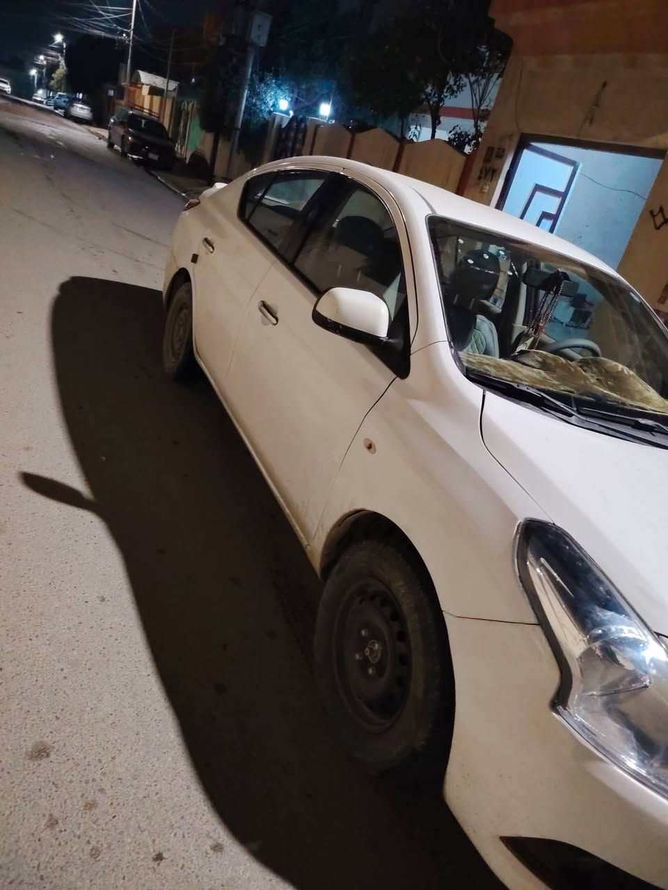 السلام عليكم نيسان صني هندي محرك1500 للبيع موديل 2015 السيارة جاهزه والضرر مالها موجود بل صوره السعر 93 عنوان السياره موصل حي صدام رقم الهاتف ***********
