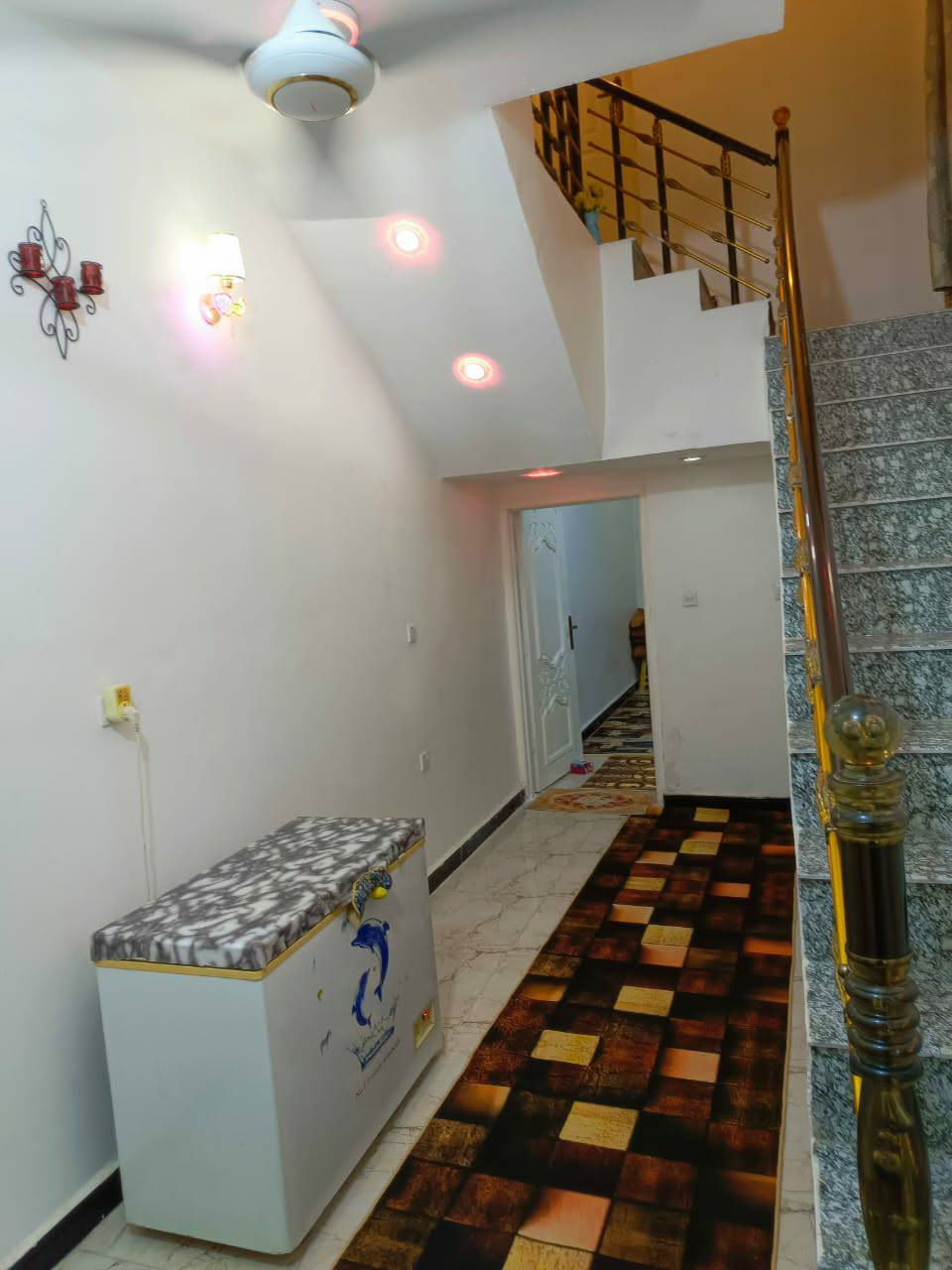 دار سكني #للبيع🏠

🌎موقعه #حي_الفرات_شارع_جامع_الرسول
خدمات وتبليط ومجاري وكلشي متوفر 

مساحته 100متر البيت طابقين
الطابق الارضي- استقبال - صاله- غرفه -مطبخ - صحيات خارجيه - وداخليه
الطابق الثاني -صاله -وغرفه - 

👇👇👇👇
#السعر خاص
للاستفسار اكثر
#واتساب_اتصال_***********📞
أو مراجعه مكتب السند للعقار الكائن في الجزائر شارع المطاعم مقابل مدارس التفوق الاهليه
