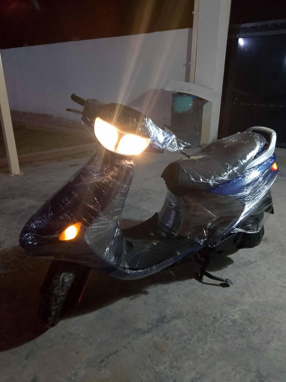 السلام عليكم دراجه للبيع فراشه كرستال فحل دسك كله شغال سلف كهرباياته هندر لايتات  دبلات  قفل جنطه قفل اسستيرن شلعه معدل نعومه للستفسار اكثر ***********
