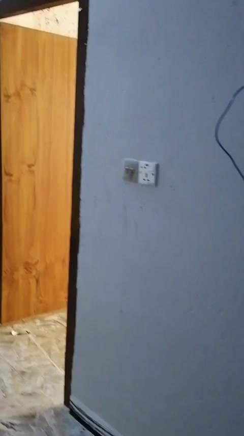 سلام عليكم يوجد شقة رهنية 15مليون وايجار150تحتوي على غرفتين ومطبخ وصحيات المكان الحرية شارع الغاز لاستفسار اتصال على الرقم التالي ***********ابو علي
