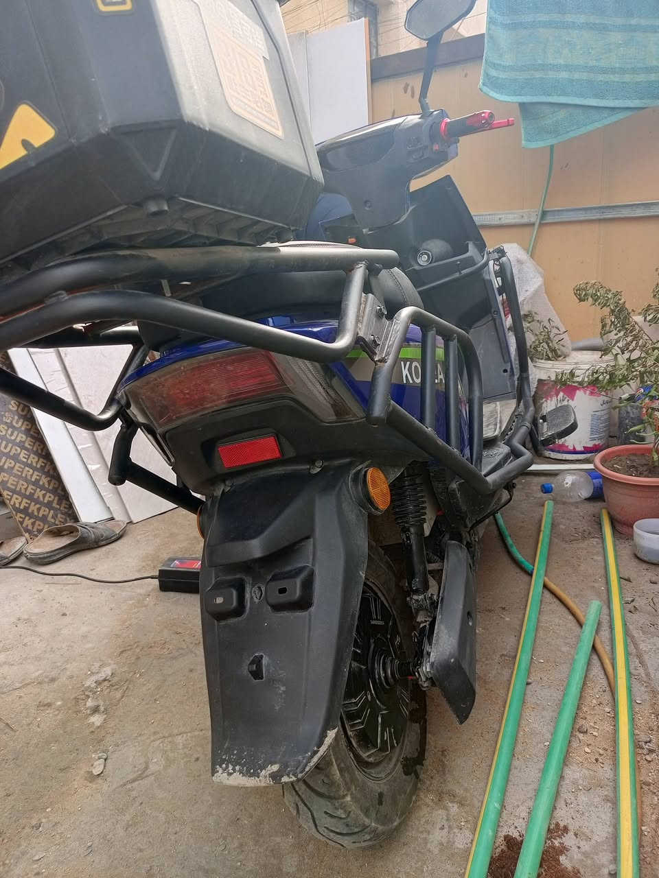 دراجة شحن سكنس
السلام عليكم اخواني يشهد الله مكان ماعندي الهة 

دراجة اخت الجديدة مابيهة شخط
6بطاريات عل فحص 
الملف 2500
كلشي بيها شغال وعلى الوكالة 
سماعات بلوتوث 
بصمتين اسويجين 
نضام بك خلفي 
السعر ٨٥٠ وبيها مجال 
***********بي وات ساب
