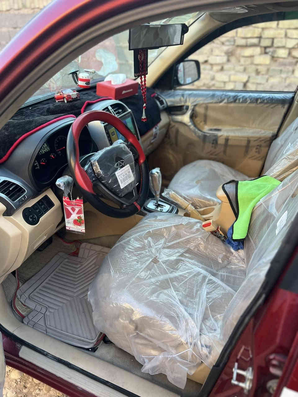 السلام عليكم سياره تي كو 2013 سياره جديده رقم جديد انكليزي المكان الشعب حي اور السعر 65 الرقم ‭0770 587 0396‬
