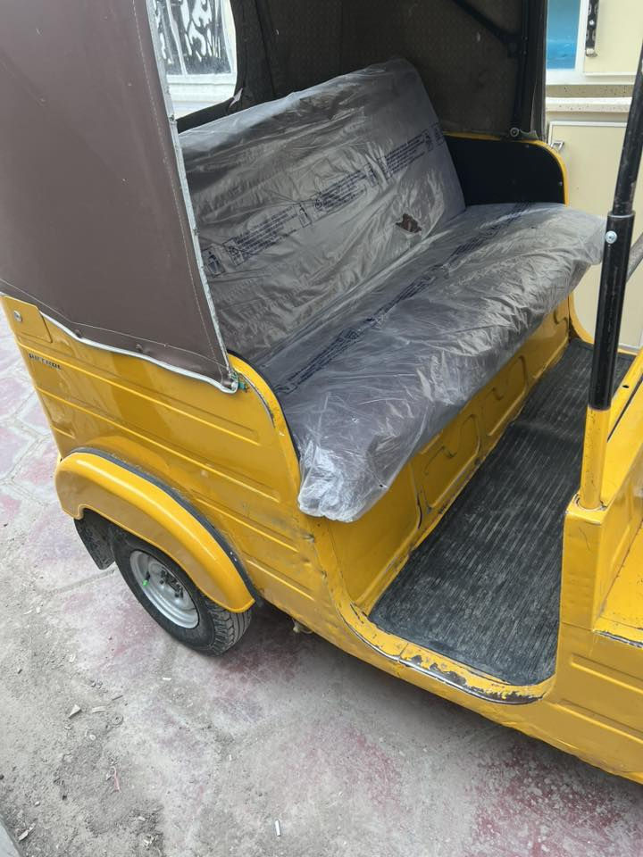 سلام عليكم تكتك موديل 19شهر الدعش مضلع الكشر كفاله بس لغد بي معجون بصيط وصبغ بل دوس 6200مكاني البلديات ***********
