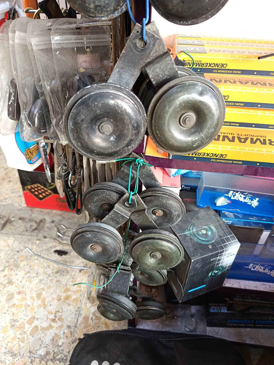 هورن نيسان تفصيخ اصلي شرط الفحص 
سعر الزوج 15الف 
كماليات الخفاجي للاستفار ***********
