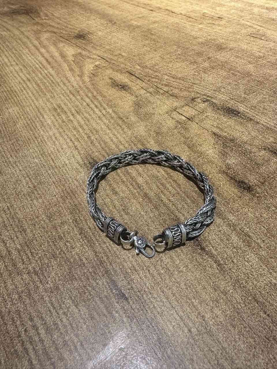 سوار فضه ثقيل وزنه 40 غرام
ابيع قفل الغرام ب4 مكاني بغداد


**إذا كنت صاحب هذا الإعلان وتريد حذفه لأي سبب، رجاءا أرسل رسالة إلى الدعم الفني**