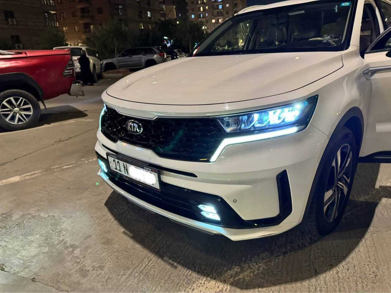 السلام عليكم
سورنتو موديل 2021 خليجي رقم بغداد مكفولة كفاله عامه

عدا شخط صغير بالباب خلف عكس السائق 
 بشرط الفحص تحويل مباشر
تحويل مباشر ماشيه ٤٦ وقابله للزياده

المواصفات
بصمه تشغيل
بصمه بيبان
تشغيل عن بعد 
جنطه كهرباء
كراسي كهرباء اماميه وخلفيه
سايد بريك دواسة
شاحن لاسلكي للهواتف
كير 8 نمر
جي بي اس
شفتات ستيرن
تحكم استيرن فول
أربع انضمه قياده / ايكو / سمارت / سبورت /
نظام مانع انزلاق
نظام منحدرات
7 راكب
مكينه 6V/3500
3 قطع تبريد
كامره دواره
لد نهاري
لايت زينون +LED
المقاعد  جلد  السياره
مثبت سرعه
حساس امامي خلفي
السياره حلوه وجديده احلى من الصوره
ضمان الدولية وبعدها بالصمان وكل الدهن تبديل شركة الدولية

سعر السيارة 283 وبيها مجال بسيط

للتواصل ***********
المكان بغداد حي الجامعة بغداد, العراق
