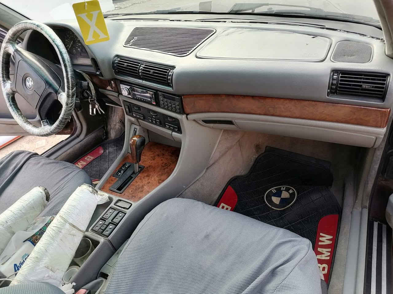 السلام عليكم اعزائي بي ام موديل ٩٢ حجم ٧٣٥  غرفة جلد دبل ارباك ٣ بردات بلادي سلايت كير ومحرك جدد حدادية امامي خلفي جديد تبريد تدفئه شغال تخم تاير +ويل خلية جديد جديد كهربائيات ١٠٠/١٠٠ سنوية لل ٢٧ سكليتر كهرباء السيارة خير من الله السعر ٦٣ للاستفسار ***********
