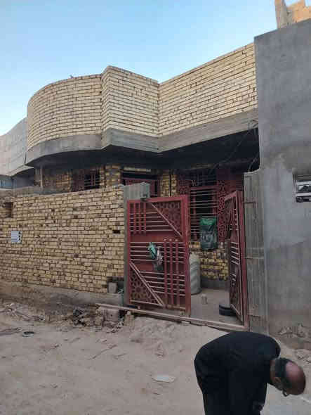 هيكل للبيع مساحة 100 م العنوان 📍 كربلاء حي الإمامين عمود 12 طريق بغداد سايد دخول يصلح سكن او حسينية الاستفسار السعري 58 وبي مجال 
***********
