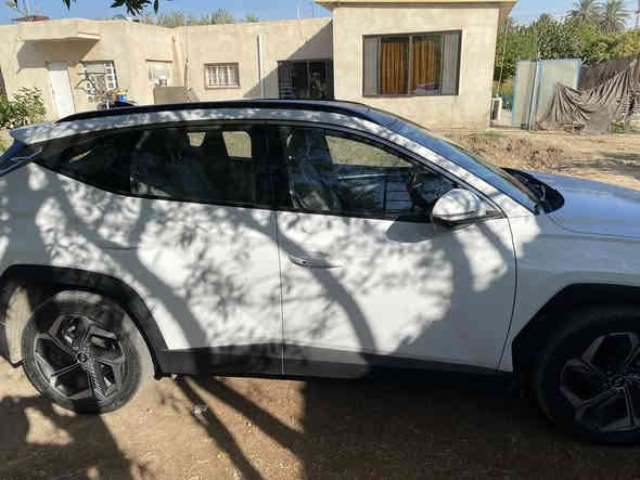 السلام عليكم توكسان 2024 السياره خير من الله ماشيه 22الفبيه طخه بصيطه مثل ما موضح الكم في الصوره اي استفسار ع الرقم ***********. السعر خاص
