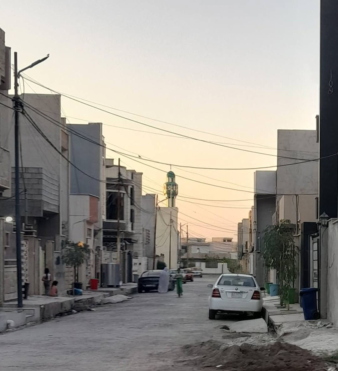 دار للبيع..
المساحة ١٠٠ متر
واجهة ٦ وربع متر و نزال ١٦ متر
طابقين كامل.. متكون من غرفة نوم واستقبال وهول داخلي ومطبخ وصحيات في طابق الأرضي.
اما الطابق الثاني متكون من ٣ غرف نوم وصحيات كاملة .
العنوان المزارع الثالثة حي الحرية خلف جامع عباد الحق.
جمعية الحدباء .. كارت البلدية بسمي وقائمة الكهرباء بسمي وقائمة الماء بسمي ايضا.
بناء حديث من سنة ٢.٢٣
المنزل نظيف جدا سيراميك وبورسلين الطابقين والسطح كاشي ايضا.
للاستفسار الاتصال على الرقم
***********
