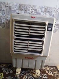 مبرده كنفيه نظيفه او شغله حجم وسط ناقصه بس واتر بام سعره ١٠٠ وبيه مجال...