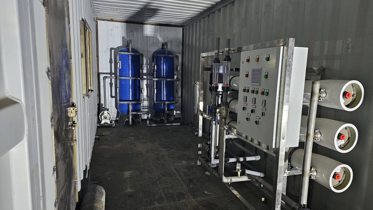 الحمد لله تم نصب وتجهيز محطات الارو تعمل على أملاح 18000 الف  في حقل الرمليه سعه 15م والثانيه 4 م *********** /***********
