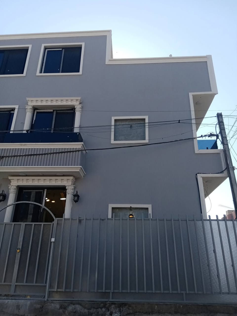 عمل واجهات و صبغ  داخلي و خارجي مكاني بغداد ***********
