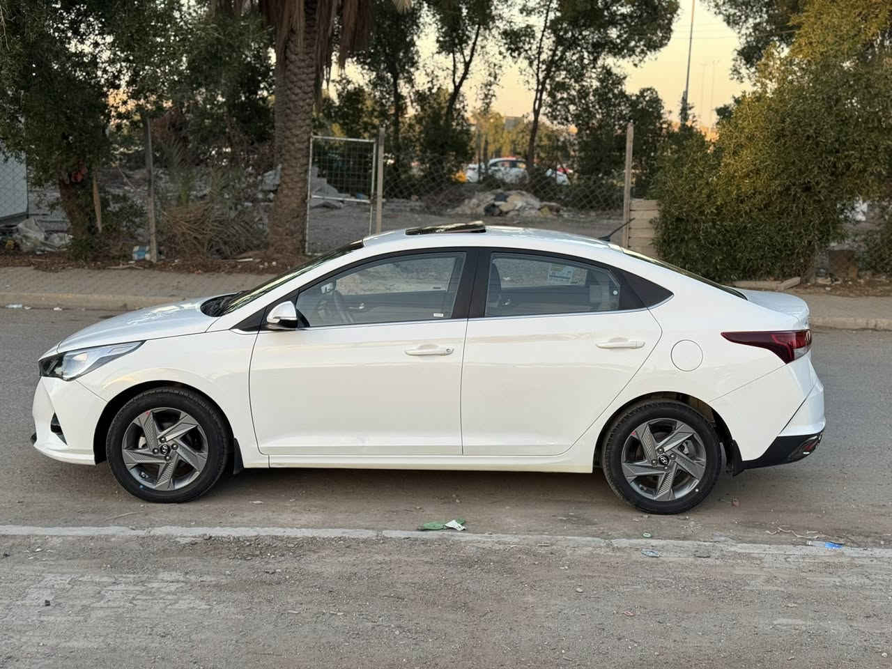 هونداي اكسنت 2021 وارد خليجي 
مواصفاتها 
سلايت روف 
شاشه كبيره 
كامره خلفيه
تحكمات ستيرن جهتين 
تبريد قطعتين 
ماشيه 46 الف 
ويل كب 
تخم تاير جديد 
محرك 1600 دوش 
اشاير بالمري
السياره جديده 
السياره رقم بغداد وباسمي 
السعر 132 
للاستفسار ***********
