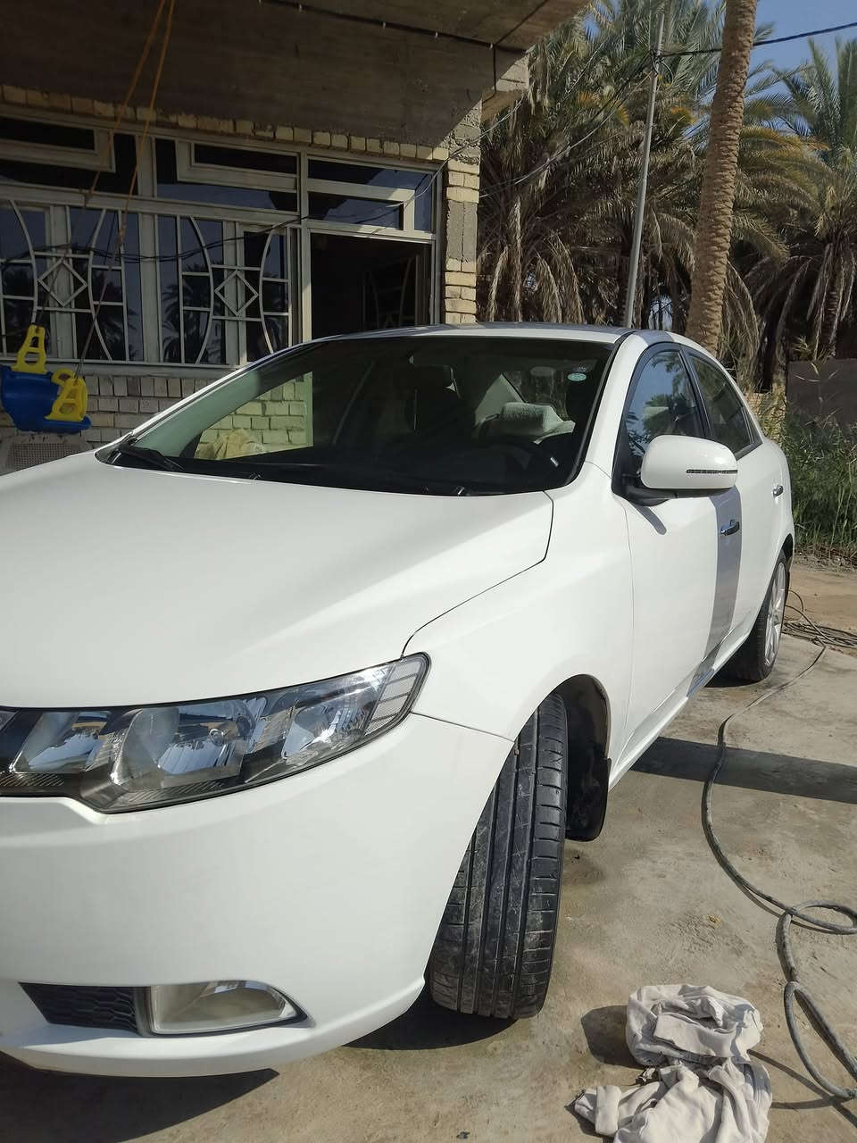 سلام عليكم 
للبيع كيا سيراتو 2012
خليجي. بيه بس باب الصدر بارد بدون صبغ 
سياره نضيفه  جاهزه  عل اخر حبايه 
مواصفات  حلوه.
داخل جديد  كير مكينه  حداده تبريد كله جديد 
ارقام وسنويه جداد. شرط التحويل 
مكان كربلاء حسينيه  الوند 
سعر ١٠٨ 
***********
