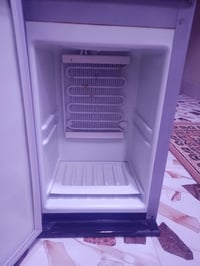 براد للبيع يشتغل حار بارد  بس من يفصل ويرجع يبقى يهتز  بدون دبه ابيعه ...
