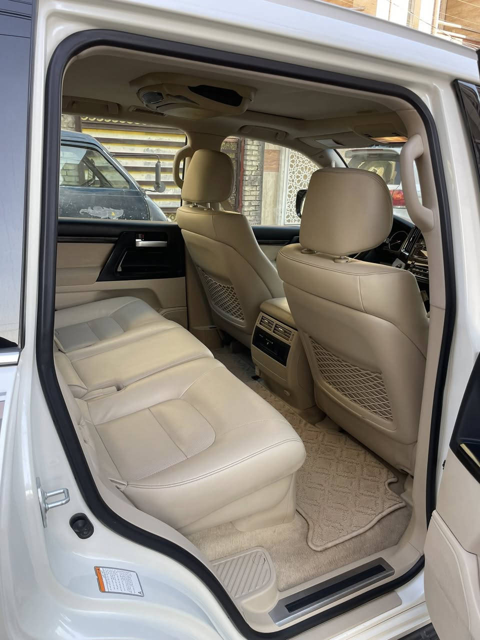 السلام عليكم
لاندكروز  2020 بريم اصلي رقم بغداد الجديد مكفولة من كلشي فقط شخط في الباب الخلفي الايمن  مسحوب PDR ومكحل على كد اصبع والصورة بالمنشور  السيارة فول مواصفات وجديدة ومعروفة مواصفات البريم ماشية 72  حقيقي  السعر 55$ وبيها مجال بسيط مكاني بغداد الدورة 
***********
***********
