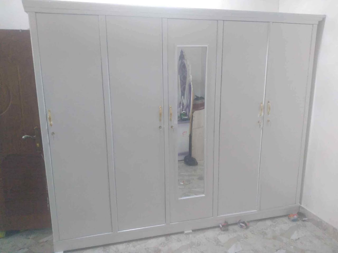 شغل نجاره حسب طلب تسكام درجه اوله صبغ ابيض شني لمديل تريده موجودحسب طلبكم مكان سماوه اي ستفسارمراسله اوتصال ***********
