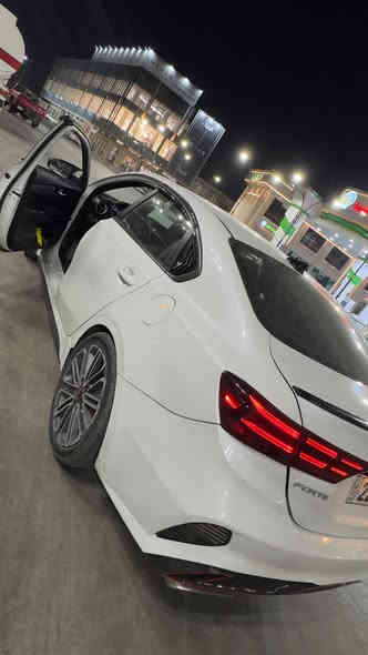 سلام عليكم فورتي جيتي محرك ١٦٠٠ تيربو كير دبل كلج حادثهه بيبان ثنين سونر وصور حادث مرفوقات بل منشور رقم اربيل باسمي مواصفات:
*كشنات جلد مختوم جيتي ومطرز بل احمر 
*بصمه +ترحيب اضاء عند القتراب 
*تشغيل عن بعد 
*جام ينزل بريمون 
*تبريد خلفي 
*تبريد منفصل عن سايق ولراكب 
*بكلايت ولايتات ايل ايدي 
*سستم صوت +دمام
*نشره داخليه بل بيبان ودشبول مختوم عليهه جيتي تدغير من شاشه ١٣ لون 
*شاشه جبيره دتدعم كار بلي واندريد اوتو 
*نقطه عميه بل مرايه 
*رادار مانعم تصام خلفي توقف ذاتي 
*رادار تحديد مسار وتحذير عن خروج عن مسار +توقف
 ذاتي امامي 
*ويلكب حجم ١٨ 
*مرايه تعتيم 
*سايد بريك بصمه 
*اوتو هولد يلزم بريك بل زدحام 
*دبل كزوز صوت رياضي بلادي
*شفتات ستيرن 
سياره فول عده لفتحه مكانهه بغداد الامين ثانيه سعرهه ب١٦٠ وبيهه مجال اومراوس بتيسلا مودل ثري واتساب  *********** ممتواجد عل ماسنجر
