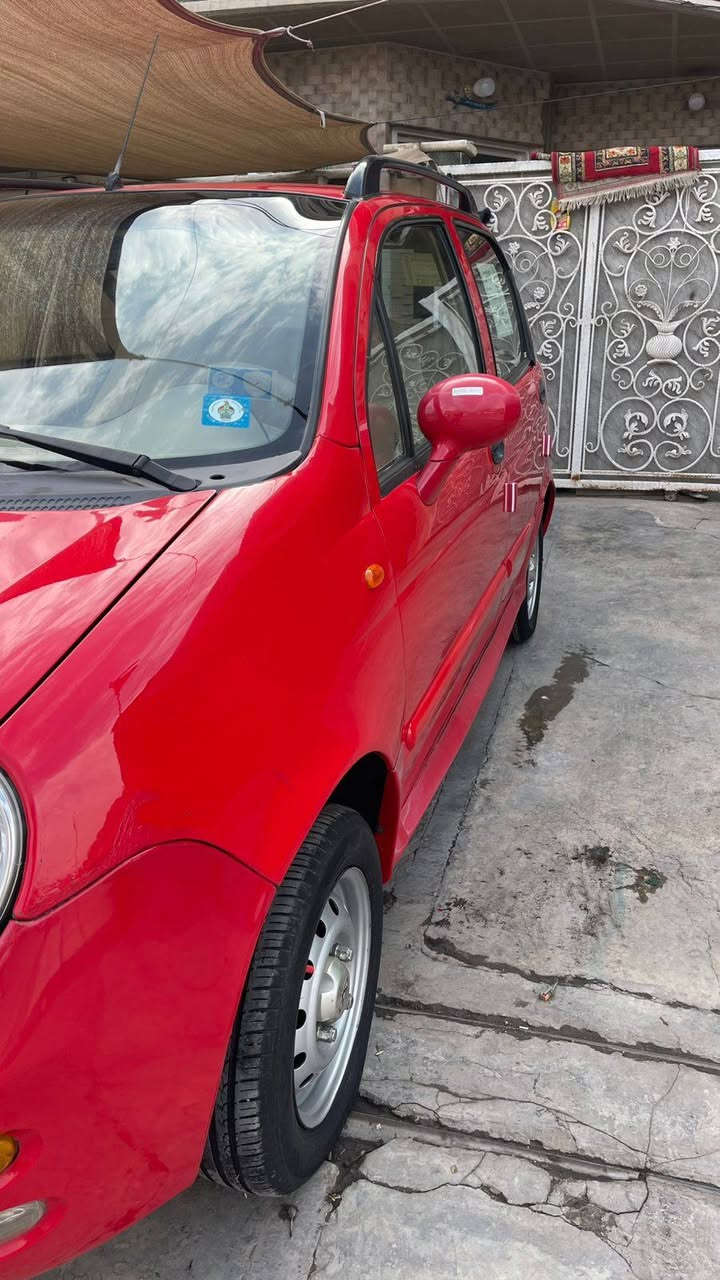 السلام عليكم لبيع كيو كيو موديل١٢غرفته شريكه  سيارة جديده ماشيه (٤٥) معنه الكلمه مكفوله كفاله عامه صدر امامي خلفي جديد تخم تاير جديد تبريد ثلج هزه جديد  باسمي محرك كير ما ملعوب بيه شريكه مكان السيارة بغداد البنوك سعر السياره ٤٢ ورقه وبيه مجال بصيط رقم الهاتف *********** غيو متواجد على الفيس فقط واتساب اواتصال على الرقم
