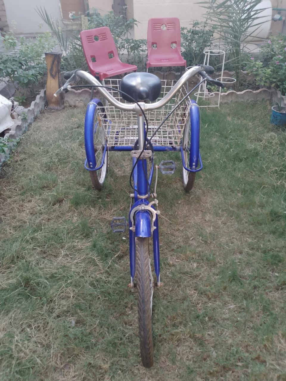 للبيع ديالى شهربان الباسكل خجم 24 السعر225 الف الميز المدرج السعر 160الف رقمي *********** رجاء لا تكسرو حاجات الناس
