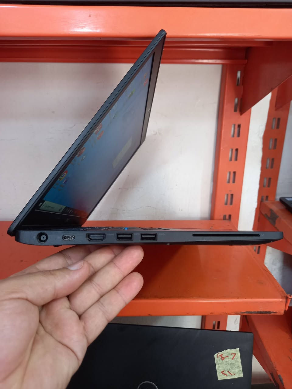 لابتوب دل dell
المعالج كور اي 5 الجيل 6
الهارد    256 ssd 
الرام 8.  ddr4 
كارت الشاشة  4  شير 
حجم الشاشة  14 
الشاحنة اصلية 
يحتوي على منفذ تايب سي للشحن او نقل البيانات
نظام التشغيل ويندوز 10 عربي انكليزي 
الملحقات شاحنة وجنطة 
السعر  185
***********
***********
يوجد توصيل

متوفر 
تتوفر مجموعة لابتوبات بأسعار مناسبة ومواصفات

