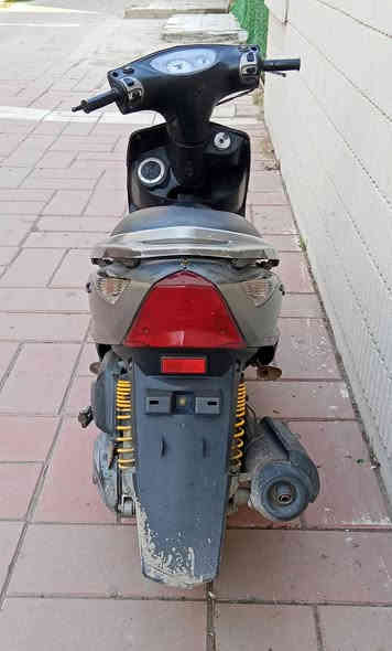 السلام عليكم
ثعلب 140 نوزل 
دراجة بلاديه ختم واحد 
كهربائيات كله شغاله 
مكان الدراجه بالصالحية
السعر 550 قفل بدون عملة 
للاستفسار  ***********
