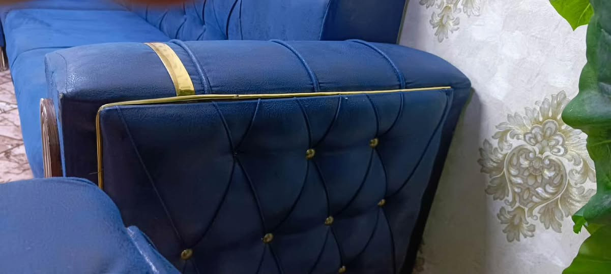 ديوان 34 مقعد تسكام درجه اولى اخو الجديد اي ضرر مابي السعر 900 وبي مجال المكان بغداد ***********
