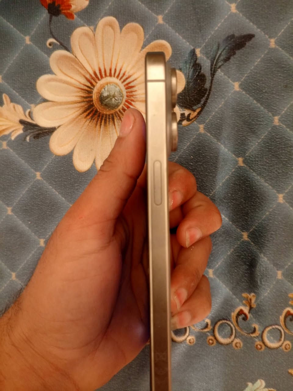 15برو ماكس ذاكره 256 بطاريه 86 عربي شرق اوسط مبدل شاشه اصليه ومبدل ضهر والكامره الاماميه بيه غواش فيس ايدي شغال كارتونته موجودهالسعر 725الف
***********
