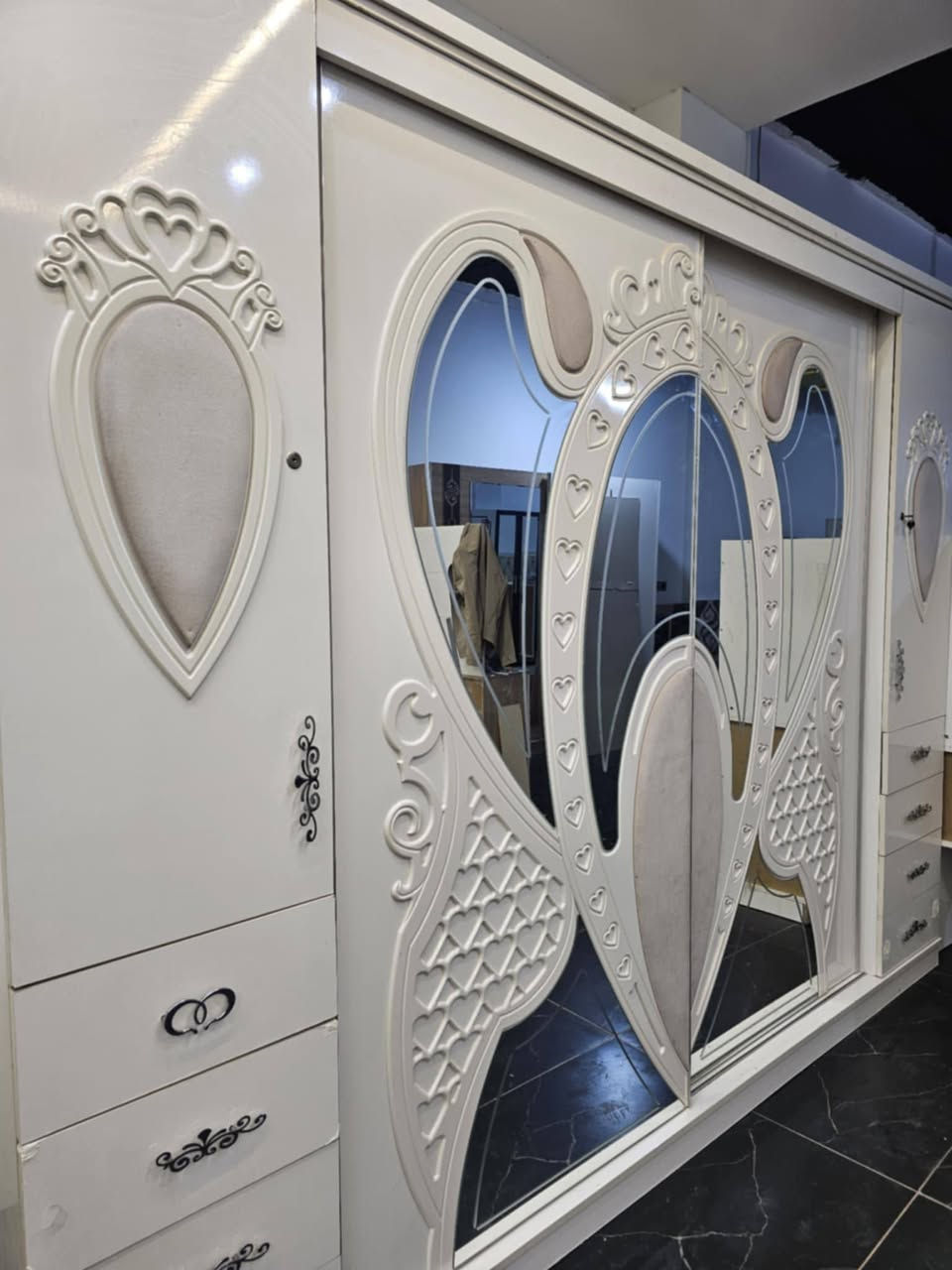 تخفيظات سارعو بل حجز بيع مستعجل غرفه نوم ملكي 9 قطع شرط نظافه انارات شغال سعر 800 الف شراي يخابر رقم *********** عنوان كركوك
