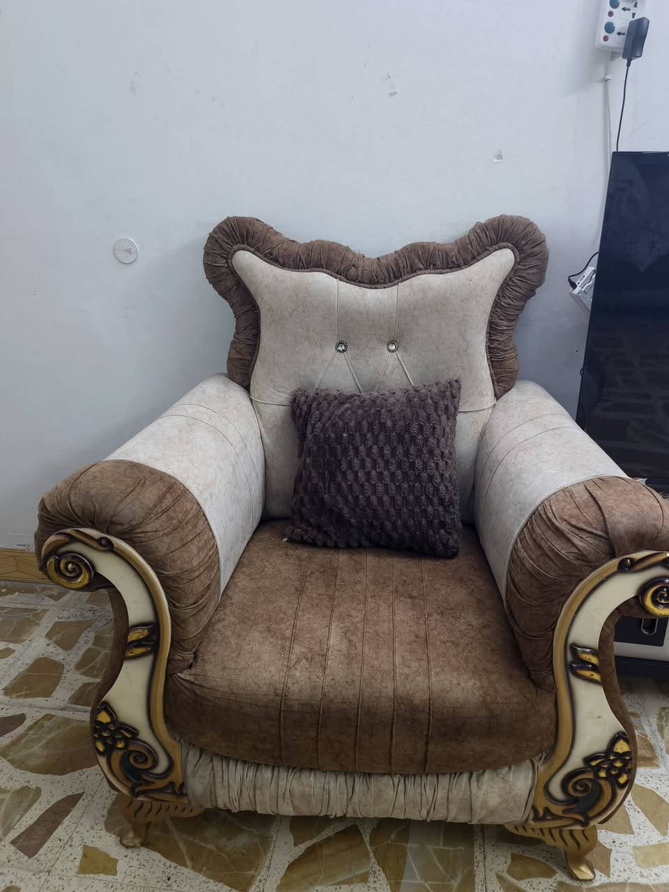 تخم للبيع سعره 350 وبي مجال 
عشر مقاعد بي فقط خدش صغير 
العنوان الدوره ابو طياره 
***********
